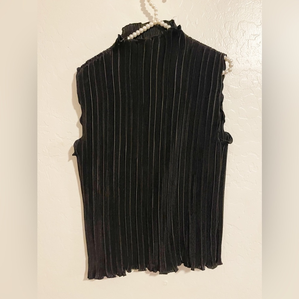 Heather Nicole Pleaded Black Sleeveless Top Size L